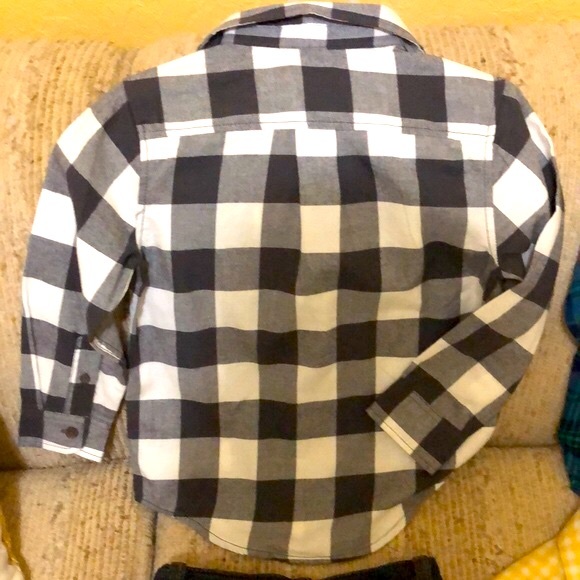 Boys 4 Piece Bundle - Size 4/5 New and Like New - Picture 8 of 10